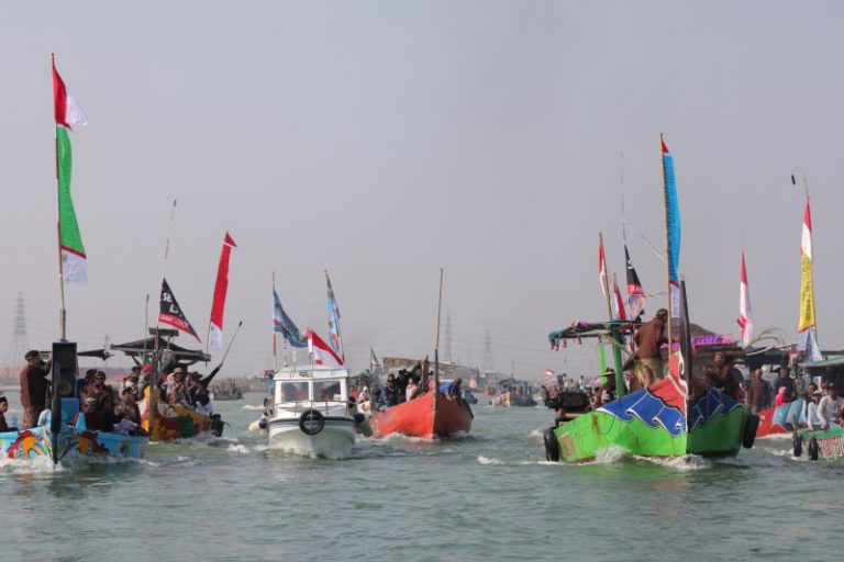 400 Kapal Ramaikan Sedekah Laut Tambaklorok