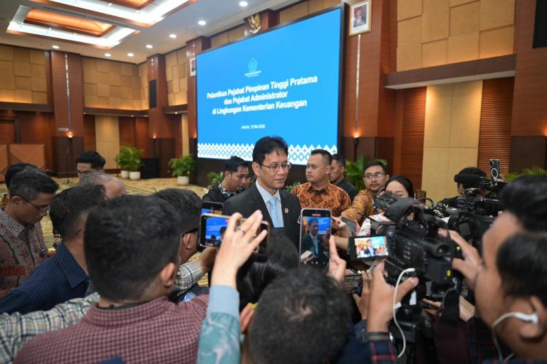 Menkeu Purbaya Lantik Pejabat Kemenkeu, Tekankan Jabatan Bukan Fasilitas