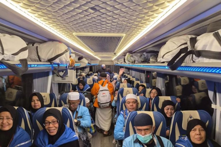 Jamaah Haji Dilarang Bawa Air Zamzam di Koper, Akan Dibagikan 5 Liter di Debarkasi