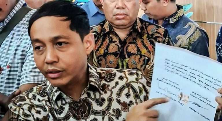 KPK Ungkap Raja Juli Antoni Laporkan Penolakan Gratifikasi Usai OTT Bupati Kuansing