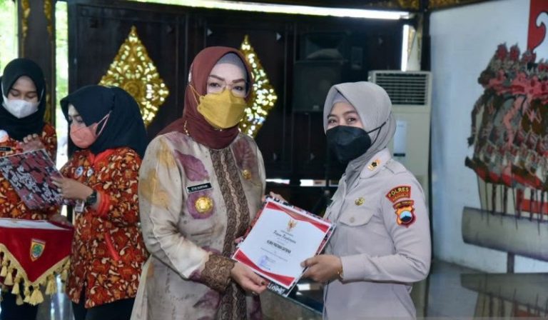 KPK OTT Bupati Sukoharjo Etik Suryani, Diduga Peras Perangkat Daerah